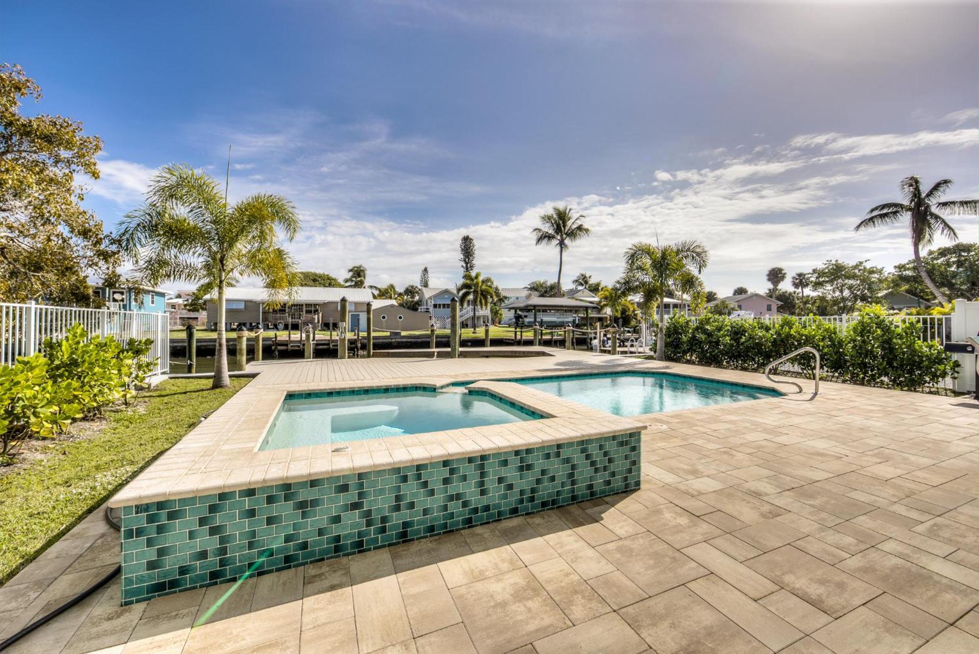 Villa Waterfront - Nestled On The Bay, Heated Pool And Spa - Tidewater - Roelens Fort Myers Beach Exterior foto